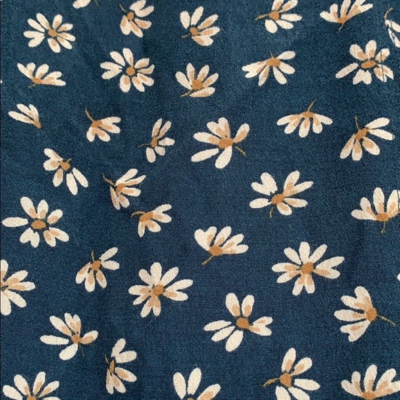 Urban outfitters daisy print mini skirt - Picture 3 of 3